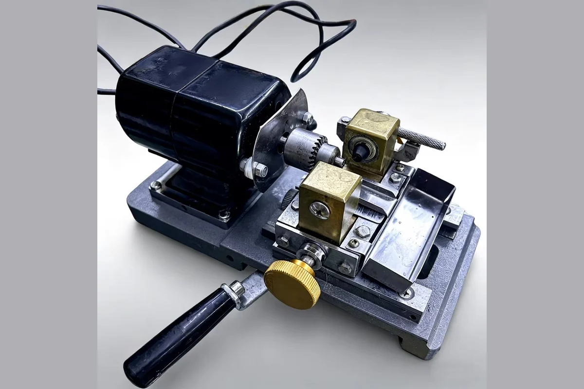 A compact pearl drilling machine with an adjustable pearl holder.